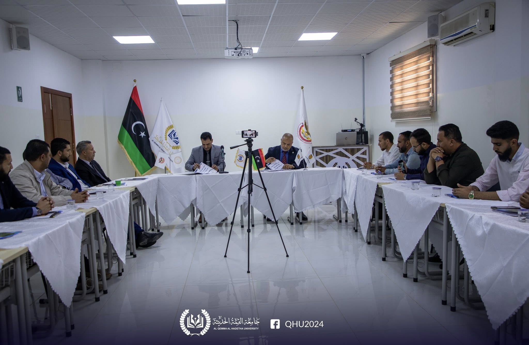 توقيع اتفاقية تعاون مشترك بين جامعة القمة الحديثة وجامعة لبدة الكبرى الأهلية توقيع اتفاقية تعاون مشترك بين جامعة القمة الحديثة وجامعة لبدة الكبرى الأهلية